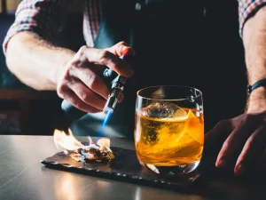 bartender rökig whisky